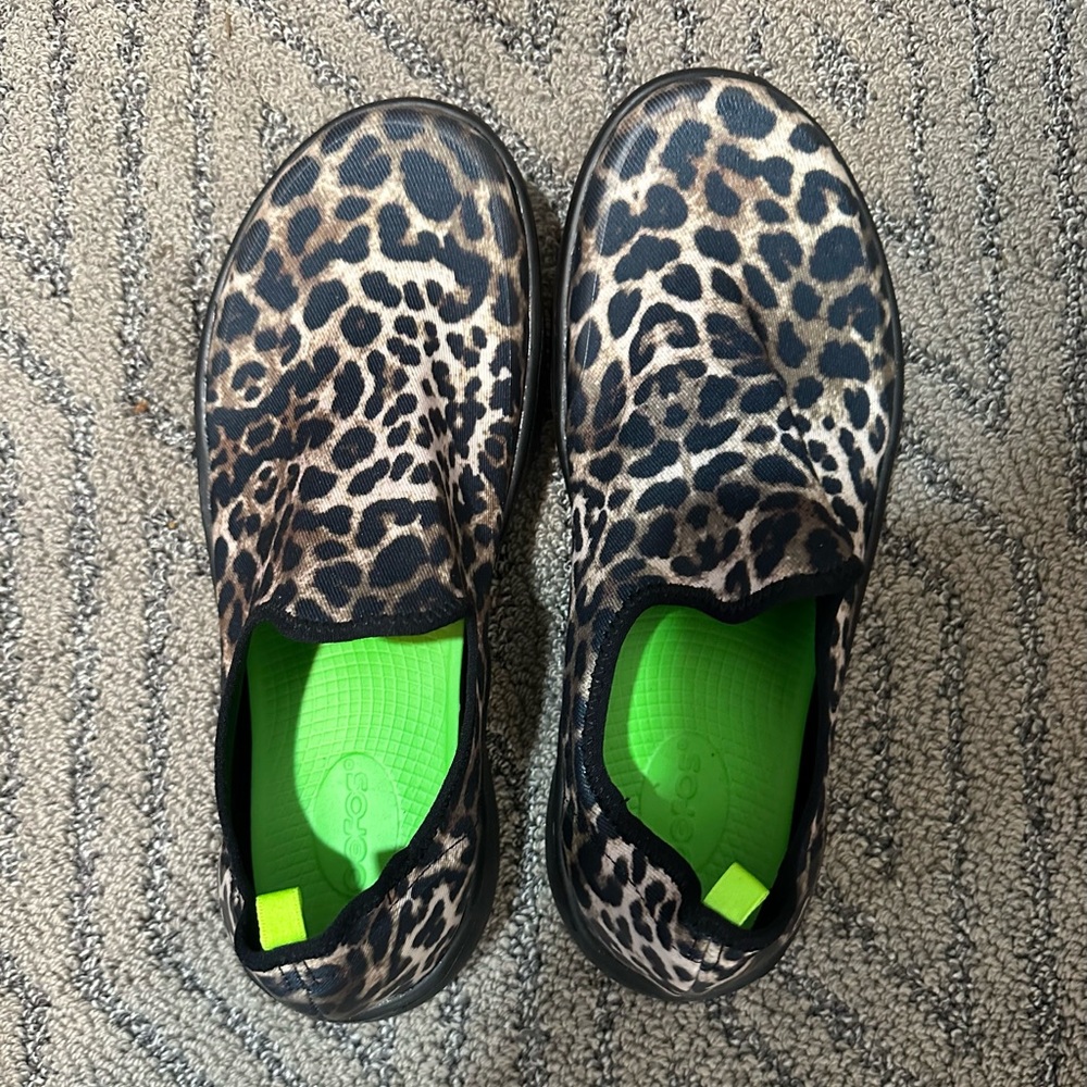 Ooofos Slip On Sneaker in Cheetah print, size 10 women
